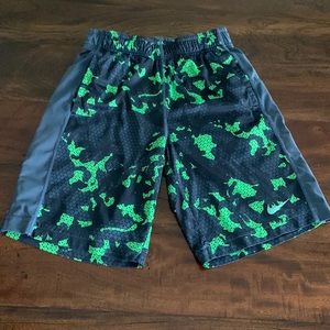 Nike boys shorts size M